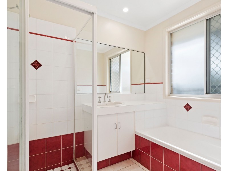 20 Volante Crescent, Mermaid Waters QLD 4218