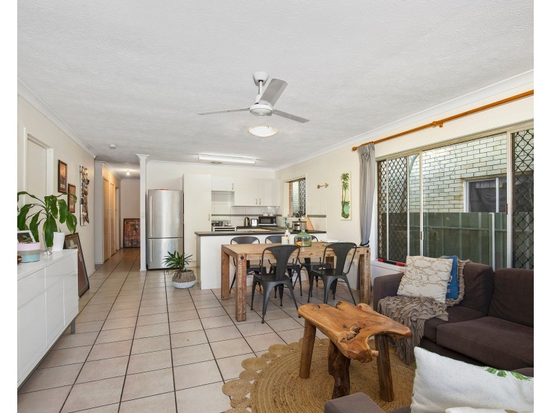 76 Sunshine Parade, Miami QLD 4220