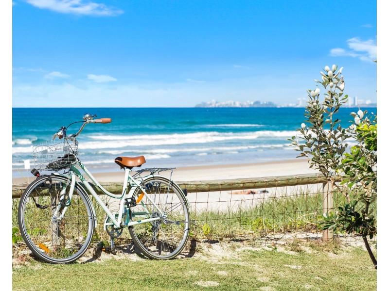 76 Sunshine Parade, Miami QLD 4220