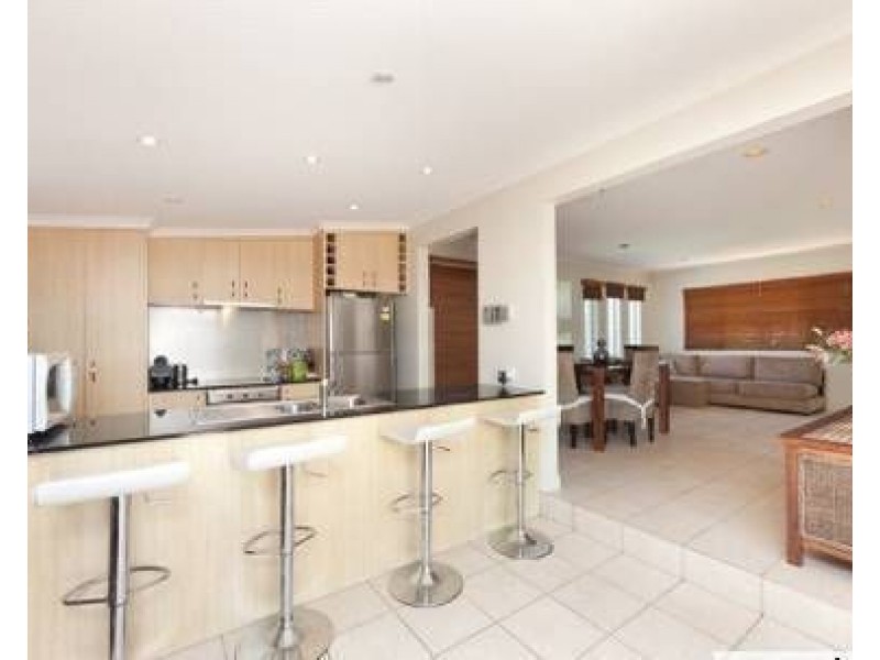 11 Raymond Avenue, Bundall QLD 4217