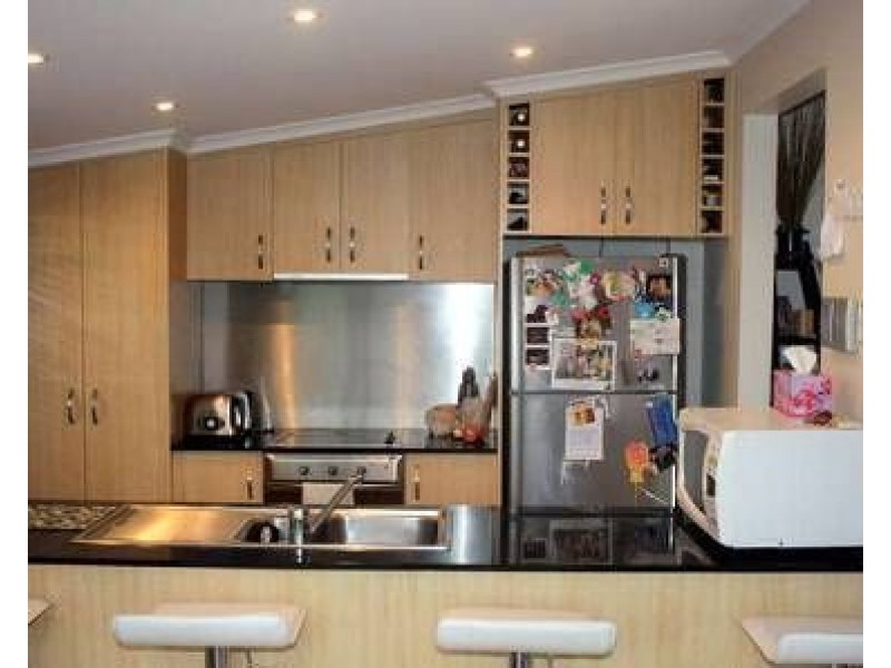11 Raymond Avenue, Bundall QLD 4217