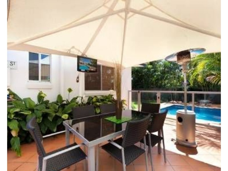 11 Raymond Avenue, Bundall QLD 4217