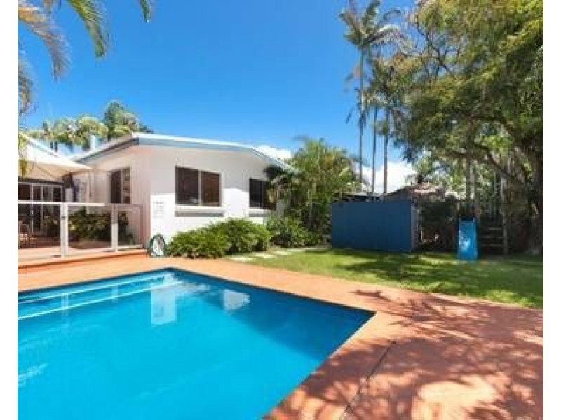 11 Raymond Avenue, Bundall QLD 4217