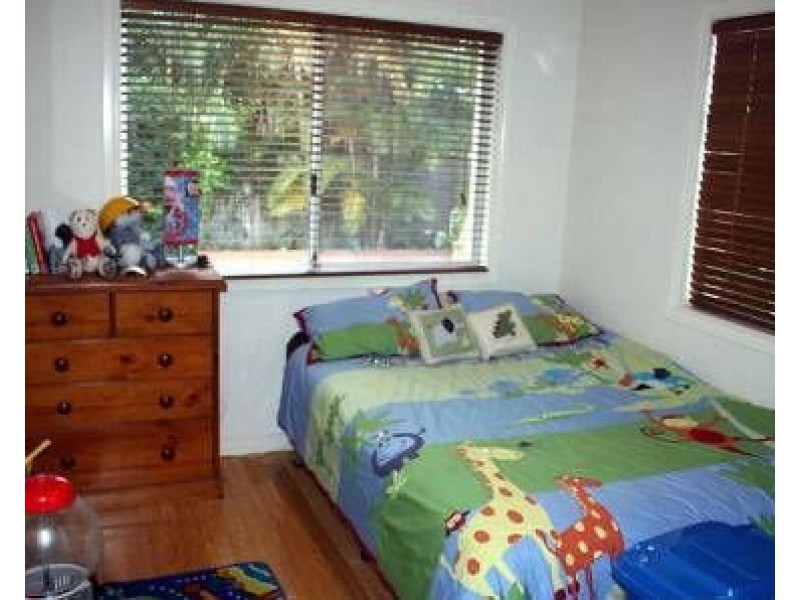 11 Raymond Avenue, Bundall QLD 4217