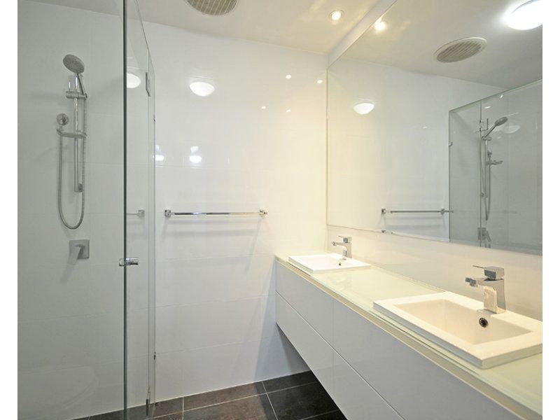 20 Savoy Drive, Broadbeach Waters QLD 4218