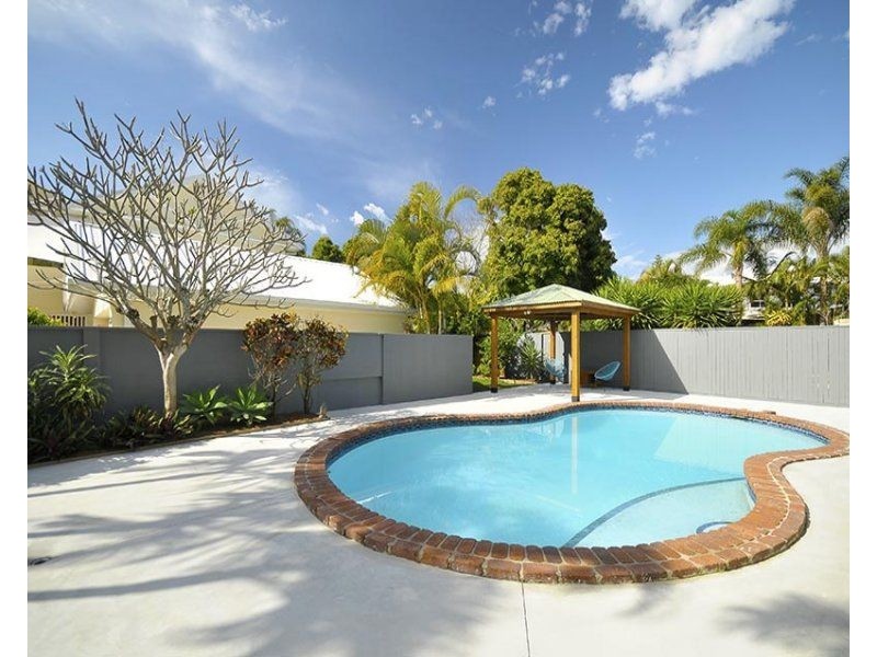 20 Savoy Drive, Broadbeach Waters QLD 4218