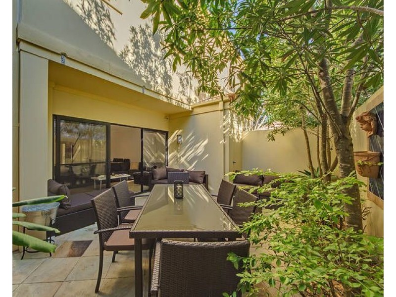 2/25 Hilda Street, Mermaid Beach QLD 4218