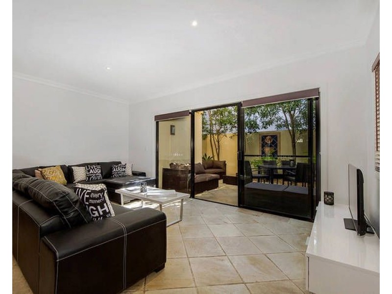 2/25 Hilda Street, Mermaid Beach QLD 4218