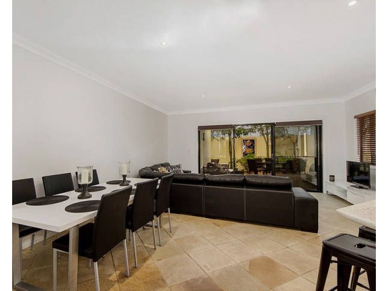 2/25 Hilda Street, Mermaid Beach QLD 4218