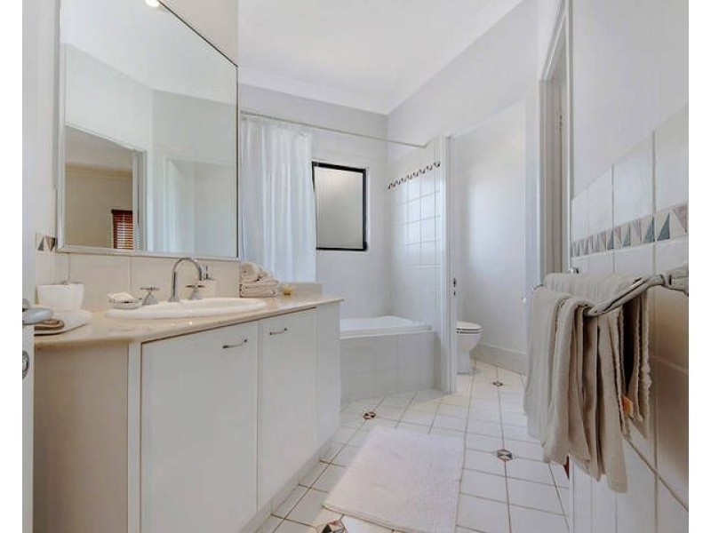 2/25 Hilda Street, Mermaid Beach QLD 4218