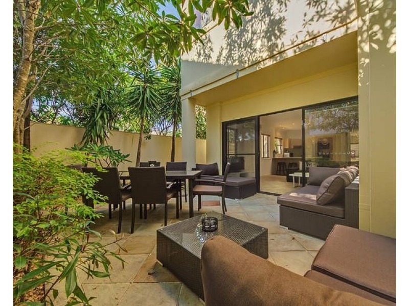 2/25 Hilda Street, Mermaid Beach QLD 4218