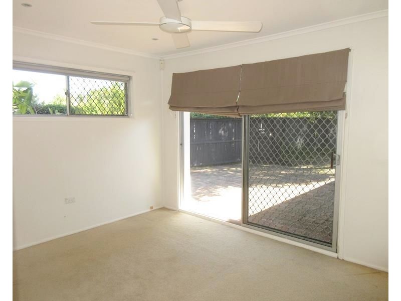 24 Allambi Avenue, Broadbeach Waters QLD 4218