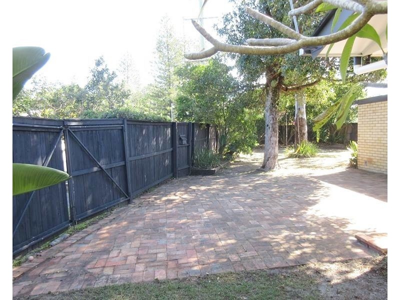24 Allambi Avenue, Broadbeach Waters QLD 4218