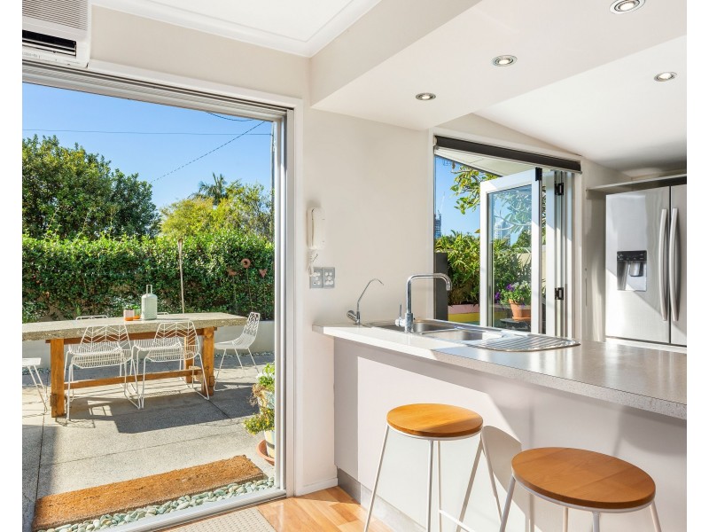 21 Naranga Avenue, Broadbeach Waters QLD 4218