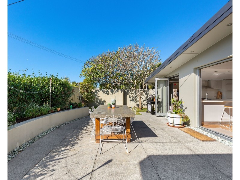 21 Naranga Avenue, Broadbeach Waters QLD 4218