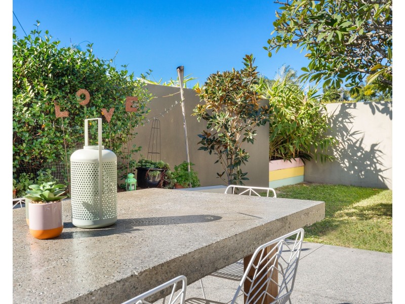 21 Naranga Avenue, Broadbeach Waters QLD 4218