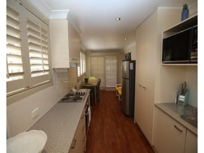 2/42 Messines Crescent, Miami QLD 4220