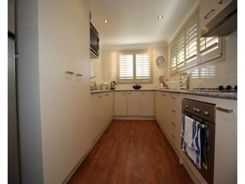 2/42 Messines Crescent, Miami QLD 4220