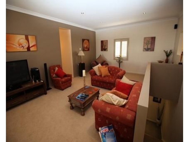 2/42 Messines Crescent, Miami QLD 4220