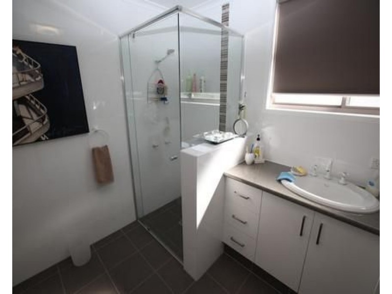 2/42 Messines Crescent, Miami QLD 4220