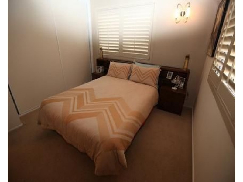 2/42 Messines Crescent, Miami QLD 4220