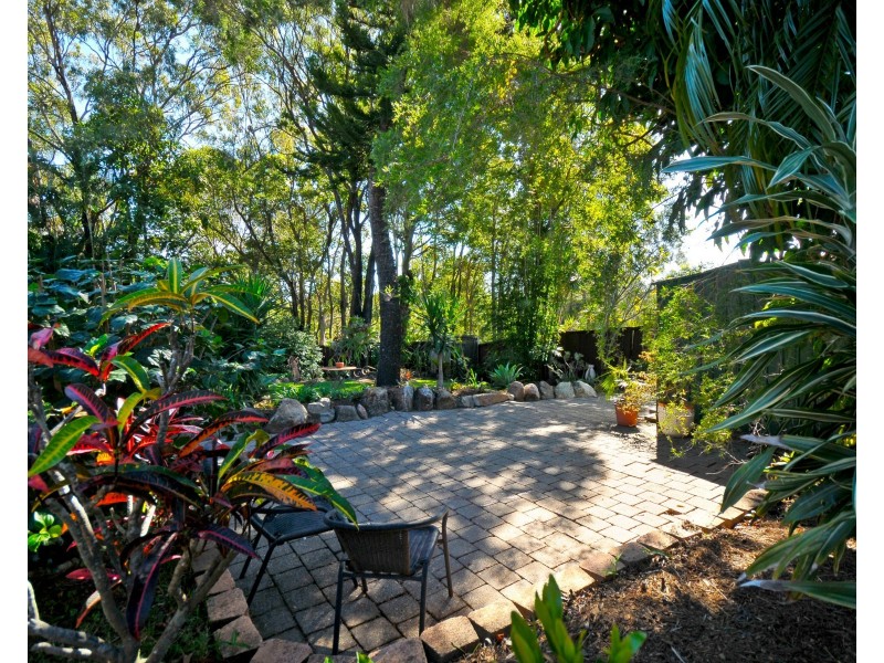 8 Harneil Place, Carrara QLD 4211