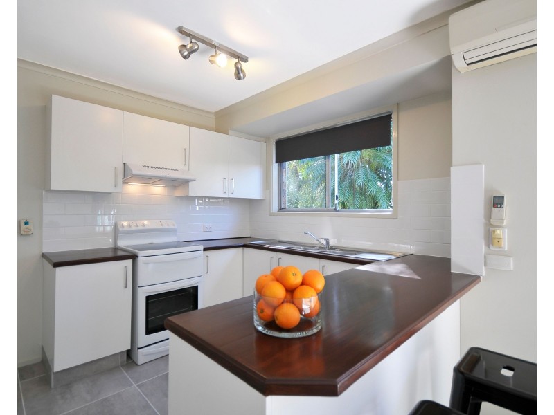 8 Harneil Place, Carrara QLD 4211