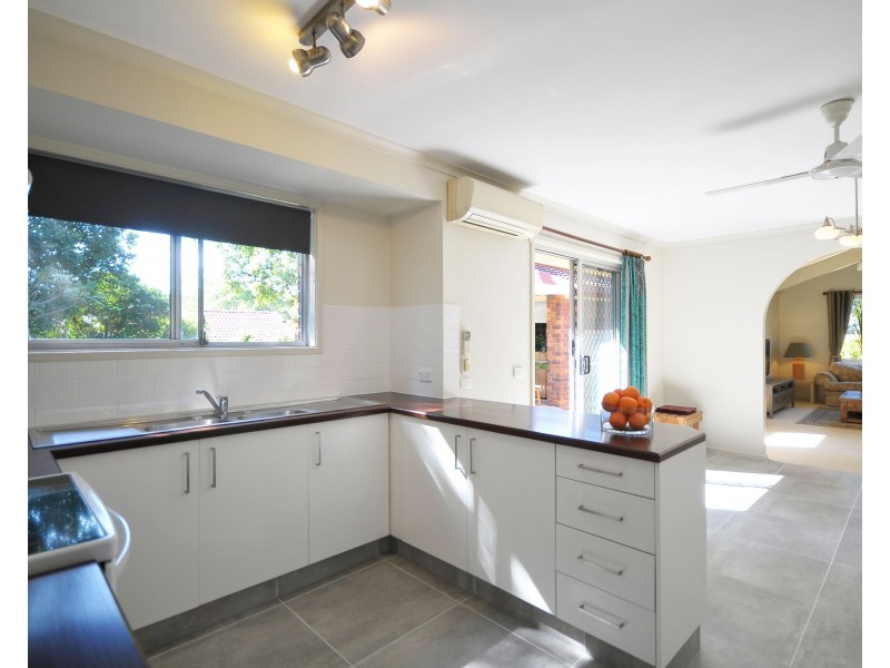 8 Harneil Place, Carrara QLD 4211