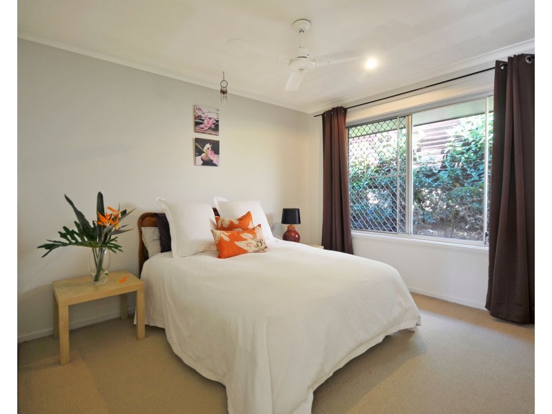 8 Harneil Place, Carrara QLD 4211