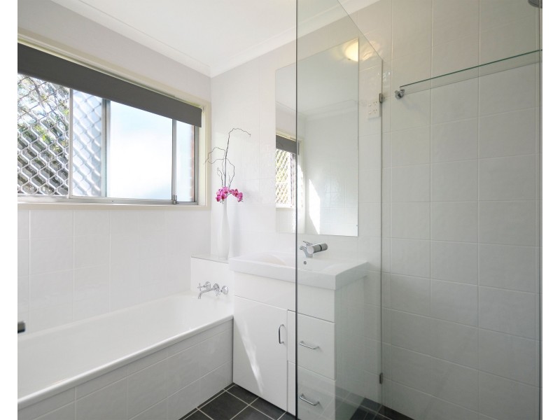 8 Harneil Place, Carrara QLD 4211