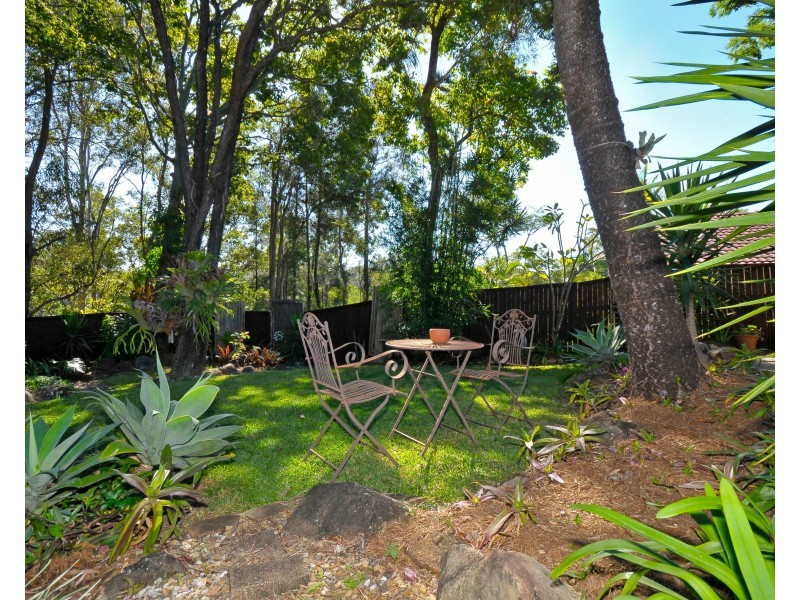 8 Harneil Place, Carrara QLD 4211