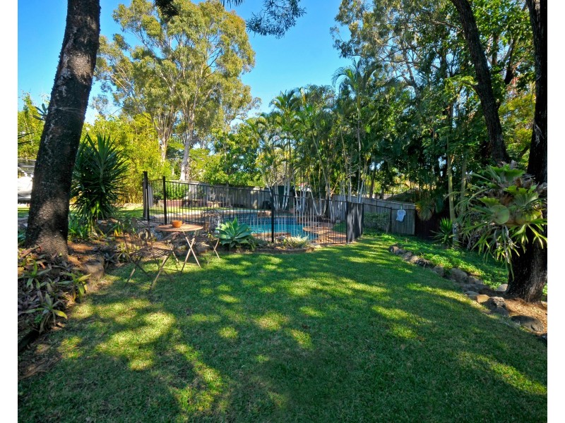 8 Harneil Place, Carrara QLD 4211