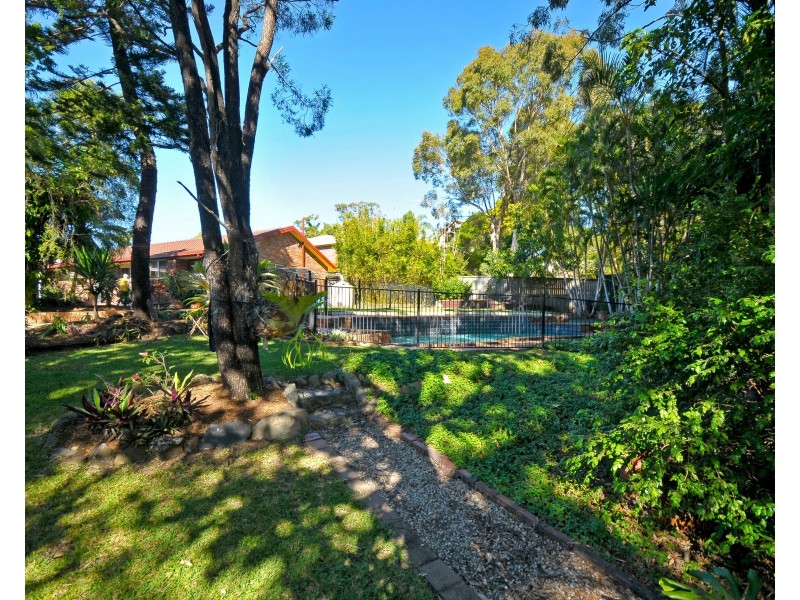 8 Harneil Place, Carrara QLD 4211