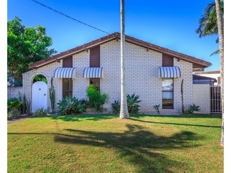 28 Allambi Avenue, Broadbeach Waters QLD 4218