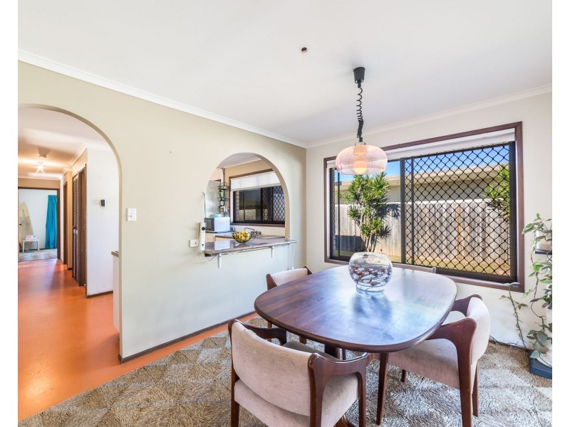 28 Allambi Avenue, Broadbeach Waters QLD 4218