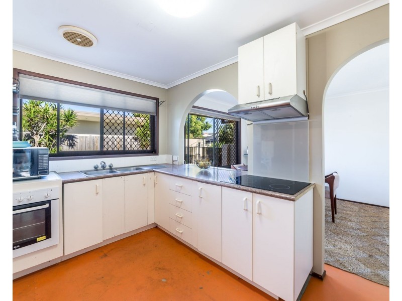 28 Allambi Avenue, Broadbeach Waters QLD 4218