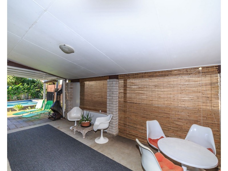 28 Allambi Avenue, Broadbeach Waters QLD 4218