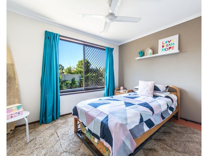 28 Allambi Avenue, Broadbeach Waters QLD 4218