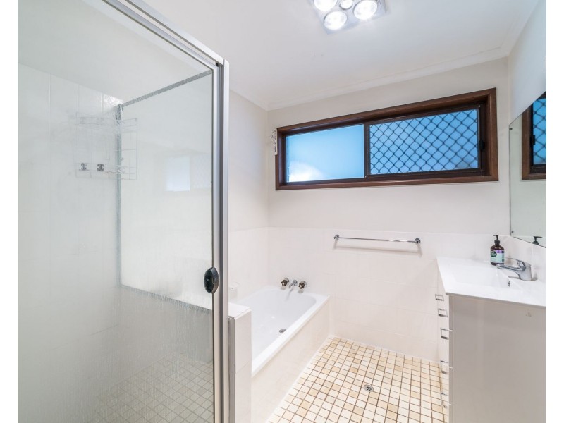 28 Allambi Avenue, Broadbeach Waters QLD 4218
