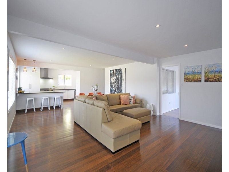 ** Savoy Drive, Broadbeach Waters QLD 4218