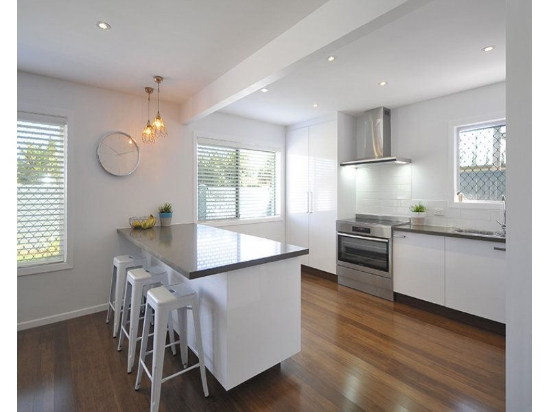 ** Savoy Drive, Broadbeach Waters QLD 4218