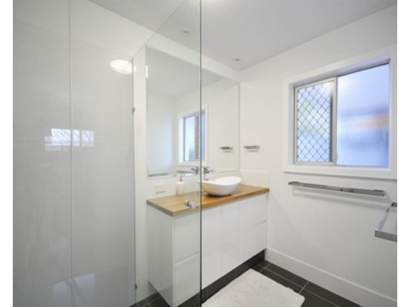** Savoy Drive, Broadbeach Waters QLD 4218