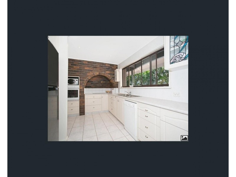 1 Maureen Crescent, Broadbeach Waters QLD 4218