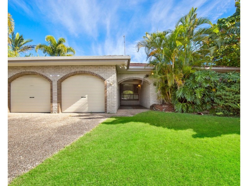 15 Savoy Drive, Broadbeach Waters QLD 4218