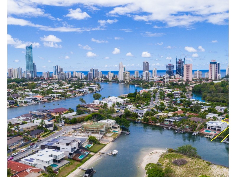 15 Savoy Drive, Broadbeach Waters QLD 4218