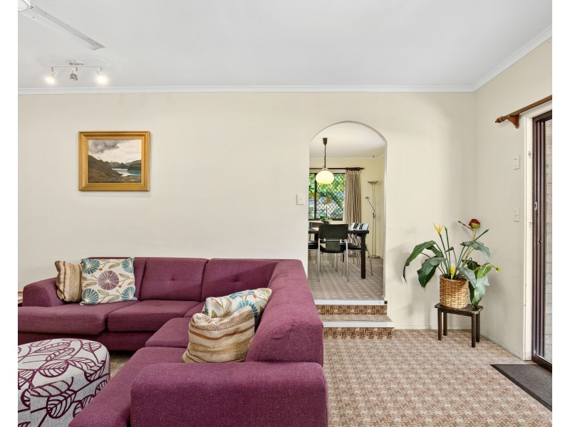 15 Savoy Drive, Broadbeach Waters QLD 4218