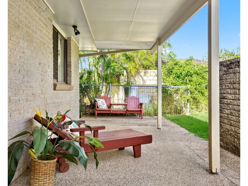 15 Savoy Drive, Broadbeach Waters QLD 4218