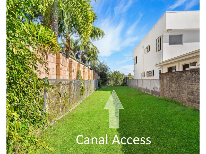 15 Savoy Drive, Broadbeach Waters QLD 4218