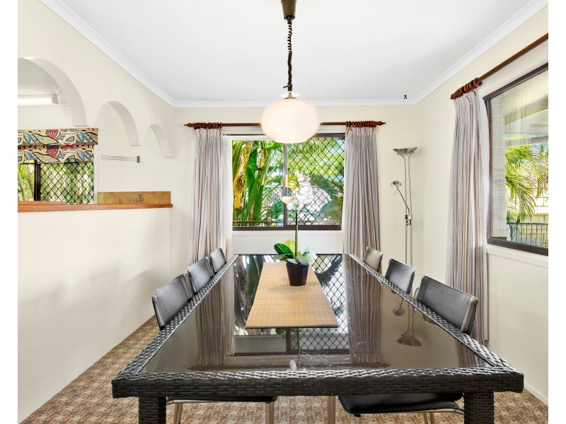 15 Savoy Drive, Broadbeach Waters QLD 4218
