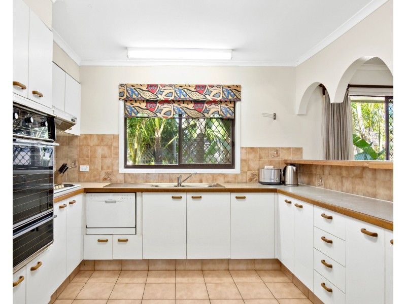 15 Savoy Drive, Broadbeach Waters QLD 4218